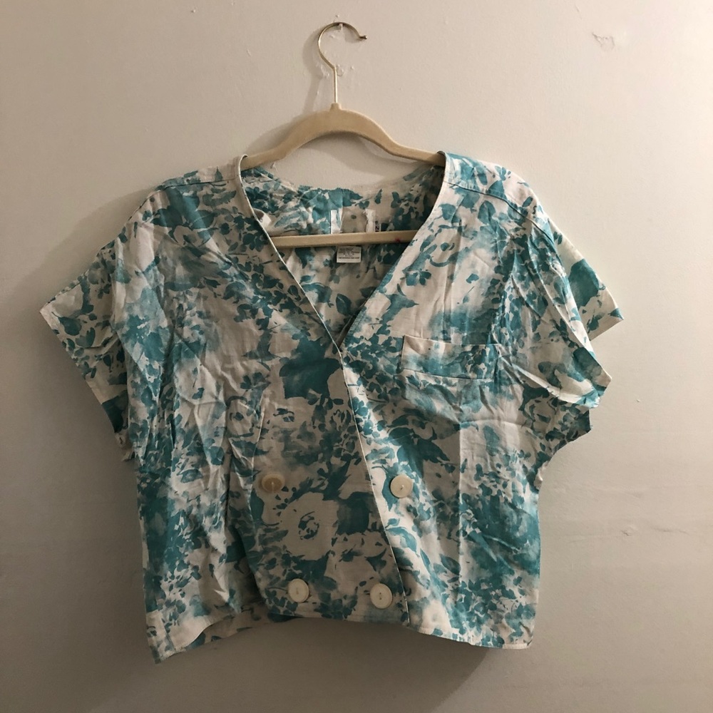 Vintage blue and white Hawaiian style V-neck button down blouse